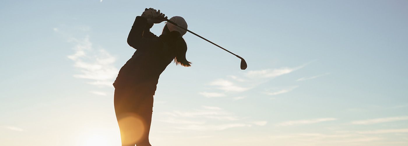 ATHLEISURE Cashmere Pullover beim Golf